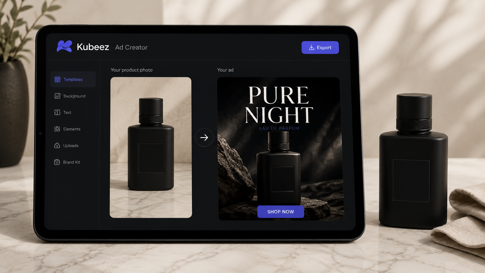 El Ad Creator de Kubeez en una tablet, mostrando a la izquierda una foto sencilla de un frasco de perfume hecha con el móvil y a la derecha un anuncio pulido y reiluminado con un titular potente, con el logotipo índigo de Kubeez con forma de onda K en la cabecera